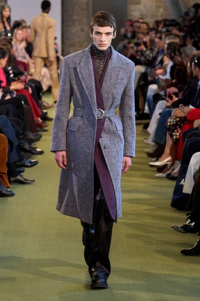 Look 17